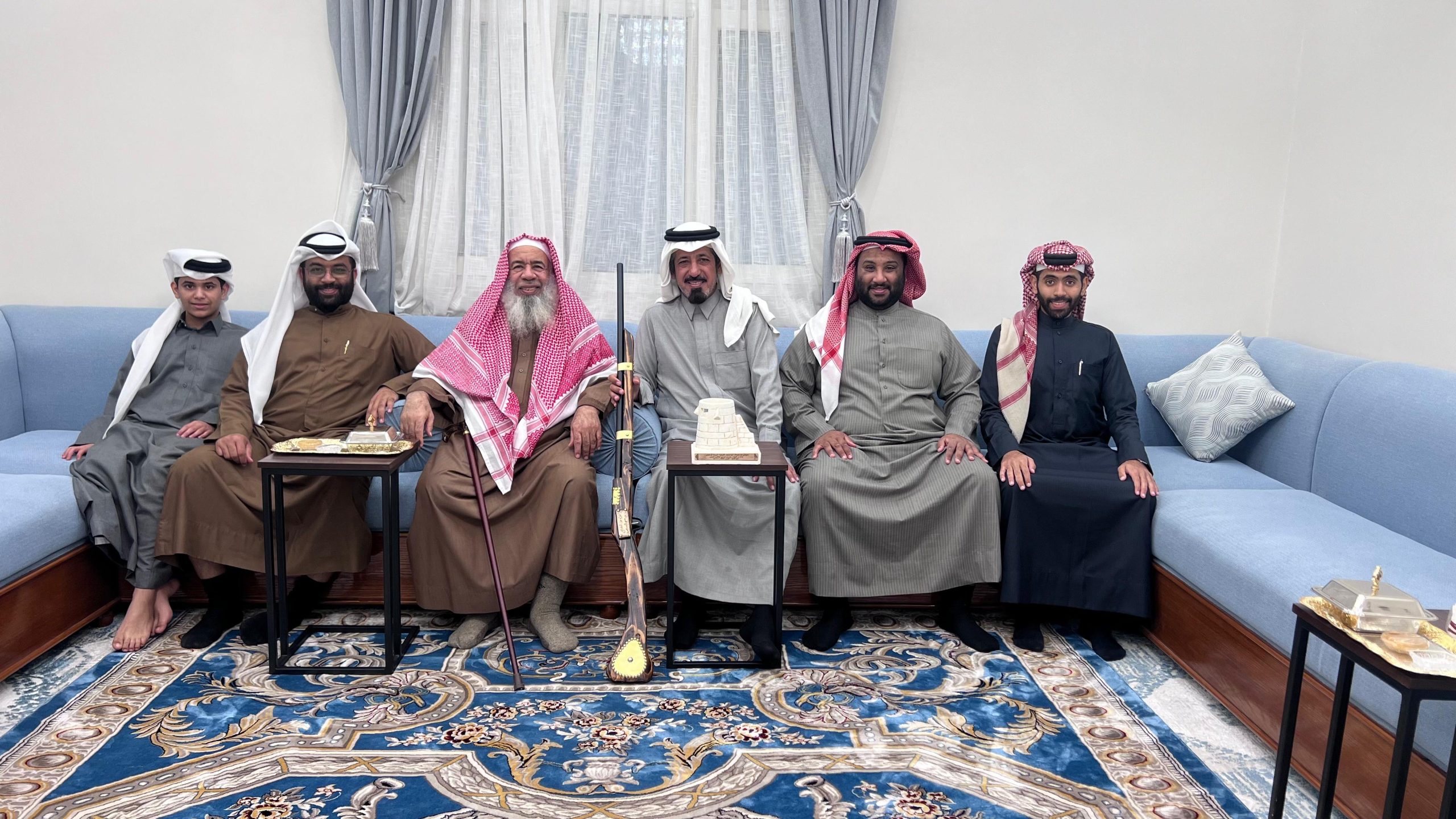 Read more about the article الشيخ الدكتور جاسم بن أحمد السعيدي الظفيري وأبناؤه يزورون الشيخ ضيدان بن بداح بن حثلين في المملكة العربية السعودية