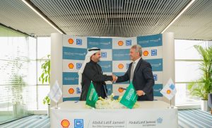 “شركة الجميح وشل لزيوت التشحيم” توقع اتفاقية توريد زيوت تويوتا الأصلية مع عبد اللطيف جميل للزيوت في المملكة العربية السعودية