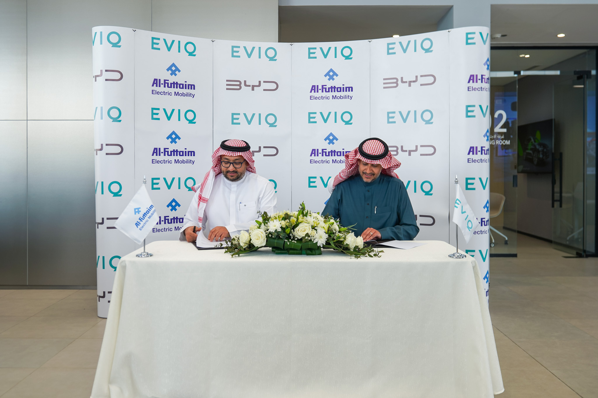 You are currently viewing EVIQ و “BYD”تتعاونان لتعزيز ودعم امتلاك المركبات الكهربائية في المملكة العربية السعودية