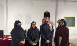“عوالم منسوجة” إبداع ينسج بين الحرف والفن في الدرعية