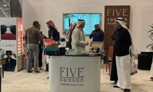(فايف سيزون)للنظارات تشارك لأول مرة في معرض الأقمشة الدولي بالرياض