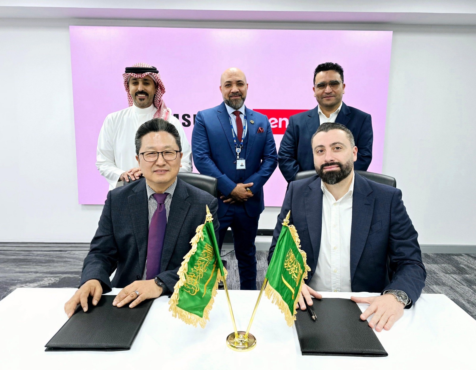 You are currently viewing سامسونج ولينوفو تتعاونان لتطوير مشاريع الاستادات الذكية وقطاع الترفيه في المملكة العربية السعودية