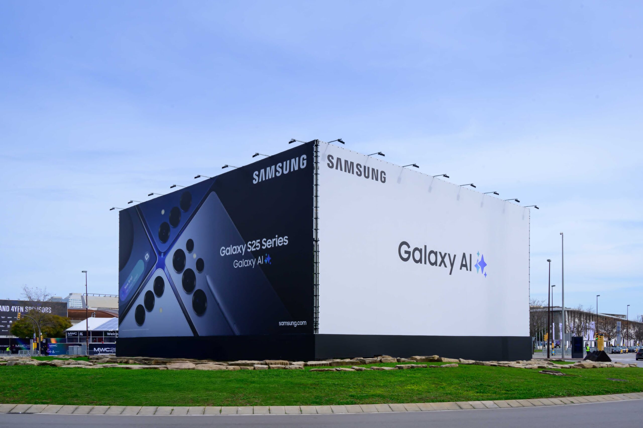 You are currently viewing Samsung Solidifies its Mobile AI Leadership at MWC 2025: From Galaxy AI to Software-Centric Networks