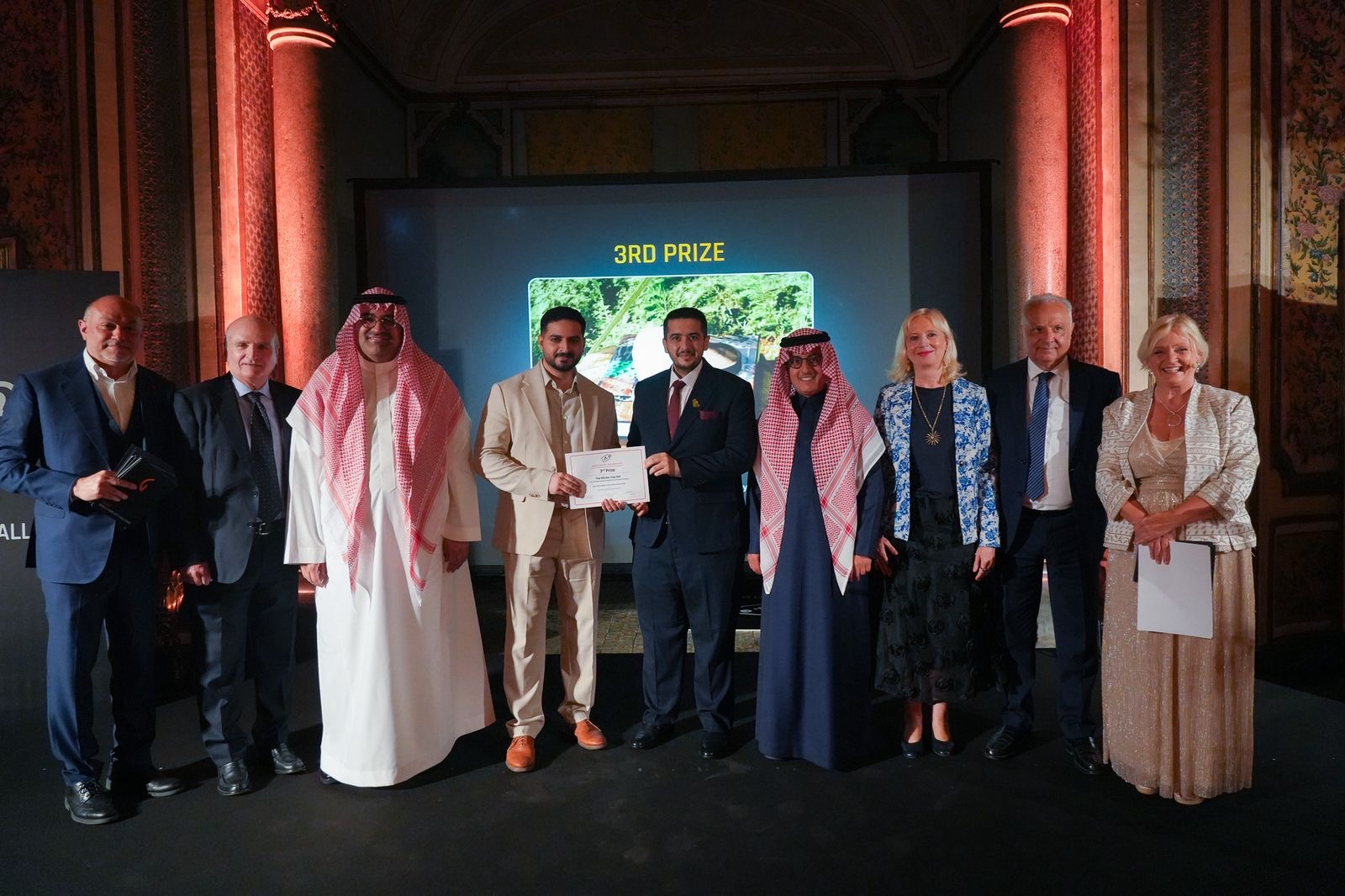You are currently viewing بابتكار سعودي وروح تراثية “حرف السعودية” تحصد المركز الثالث عالميًا في مسابقة تحدي هدايا الطعام 2025 في إيطاليا