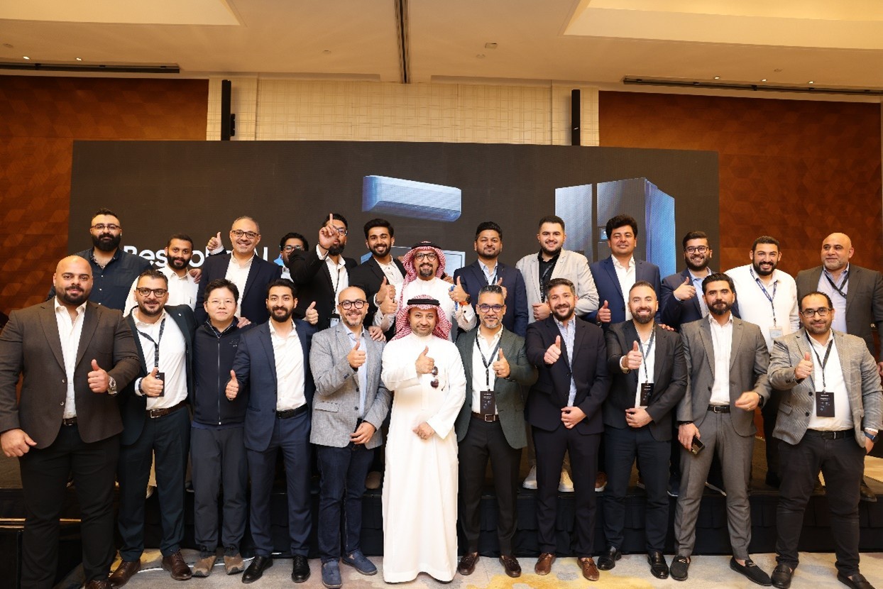 You are currently viewing سامسونج للإلكترونيات تحتفل بإطلاق أجهزتها المنزلية الرقمية من طراز Bespoke AI في العاصمة السعودية الرياض الاطلاق يؤكد التزام سامسونج للإلكترونيات بريادة سوق الأجهزة المنزلية الرقمية من خلال تقديم حلول مبتكرة وذكية تلبي أسلوب الحياة العصري