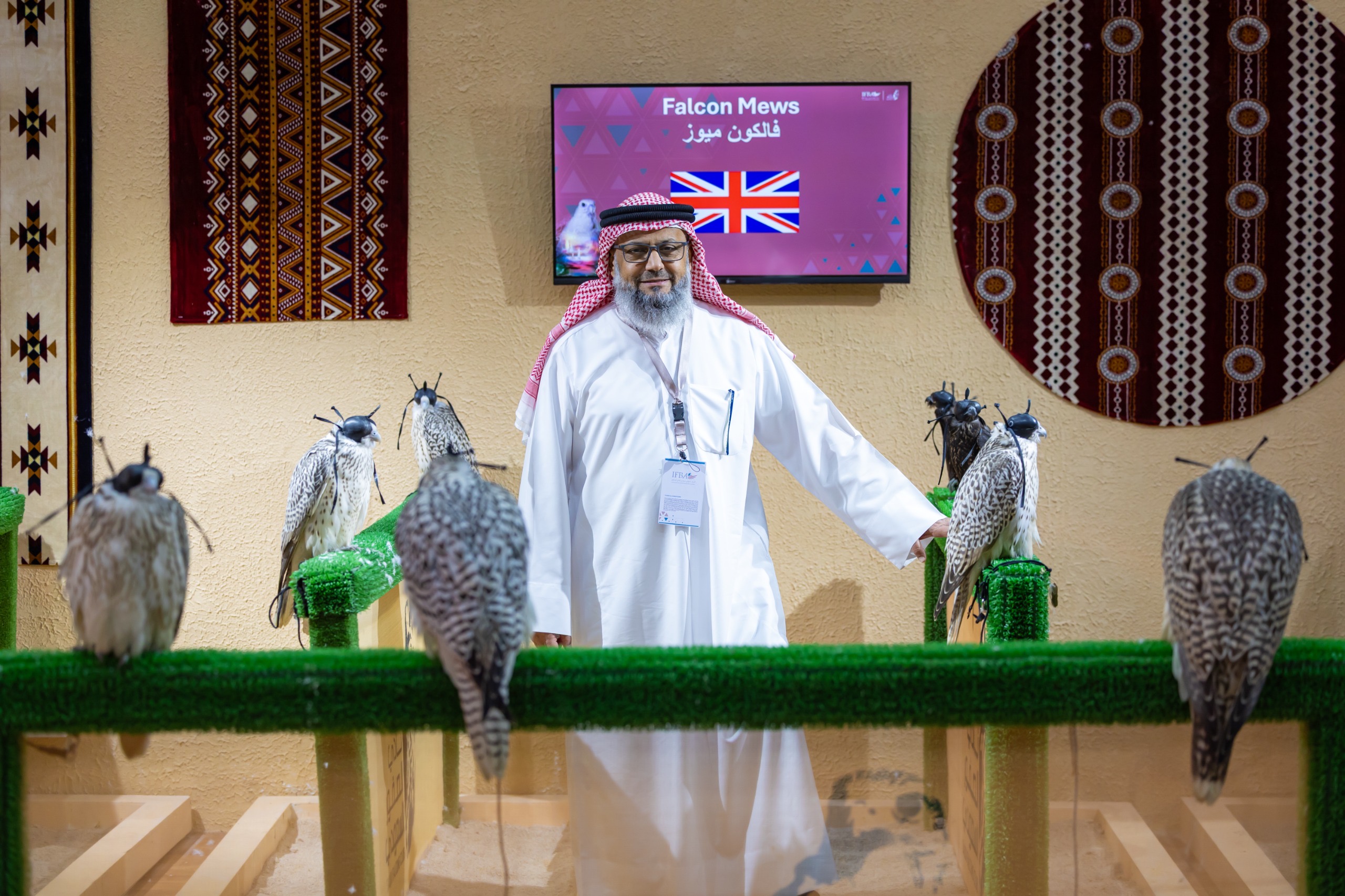 You are currently viewing المزرعة الإنجليزية “فالكون ميوز” تُشارك بـ 100 صقر في المزاد الدولي لمزارع إنتاج الصقور 2025