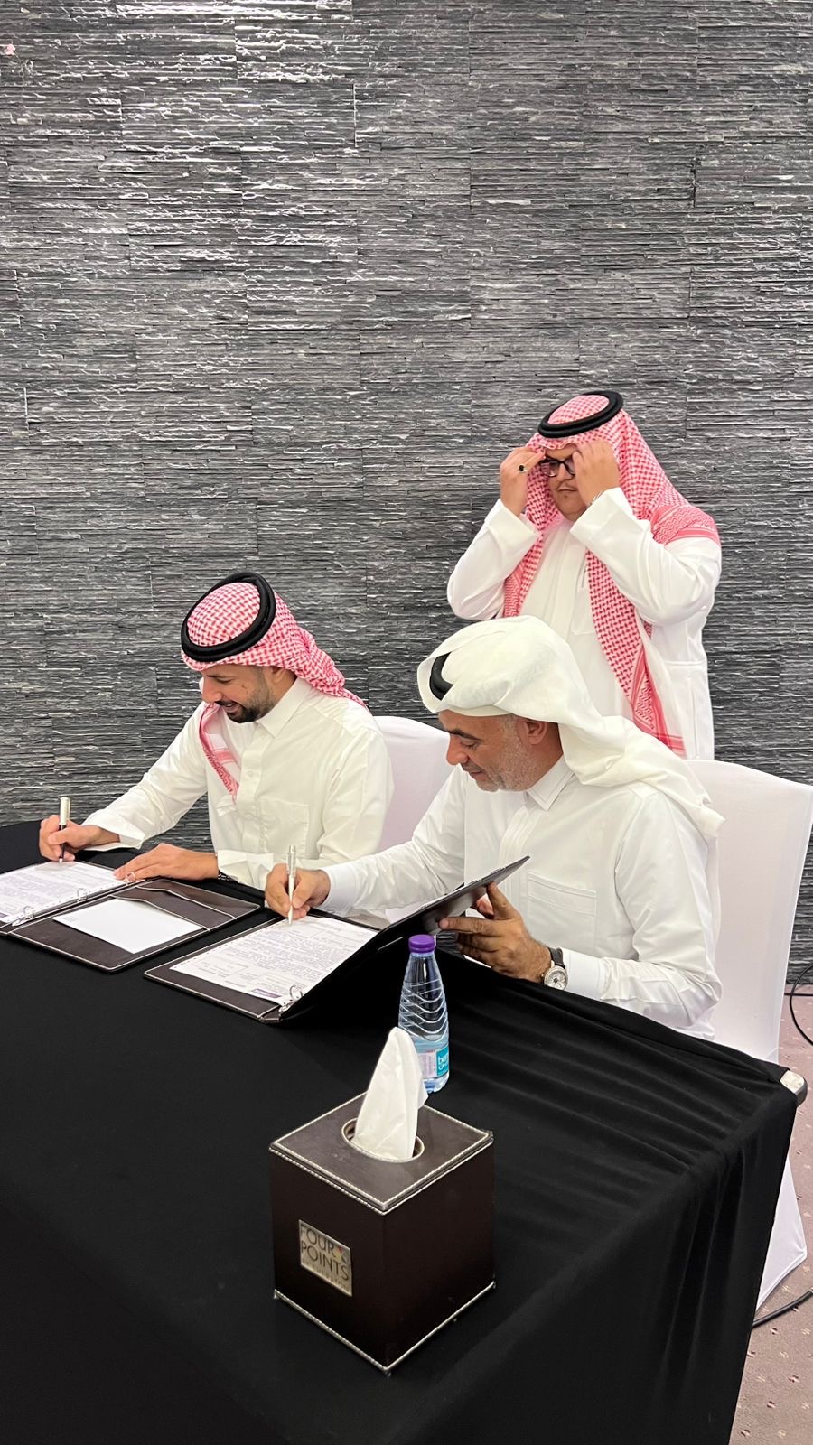 You are currently viewing تحالف استراتيجي بين “أكاديمية الصارم البتار” و”مركز الغراء للفروسية” لتطوير هذه الرياضة