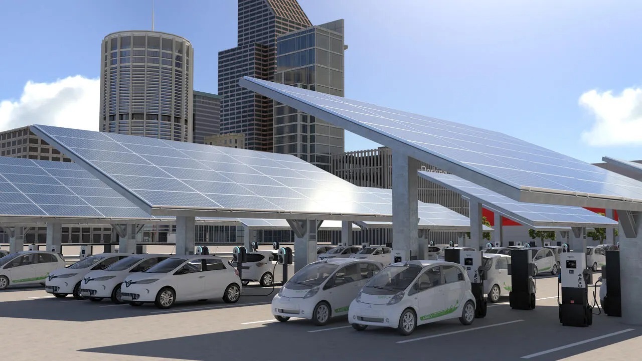 You are currently viewing شنايدر إلكتريك تسهم في تسريع وتيرة التحول نحو المركباتالكهربائية في المملكة من خلال حلول جديدة وشراكات استراتيجية ومحلية  • إطلاق حلول شحن جديدة للسيارات الكهربائية مُصمّمة خصيصًا لتلبية احتياجات السوق السعودي • تمكين أكثر من 30 شريكًا محليًّا عبر برامج تدريب وشهادات متخصصة • التأكيد على العمل في إطار رؤية 2030 وأهداف المملكة في مجال الاستدامة