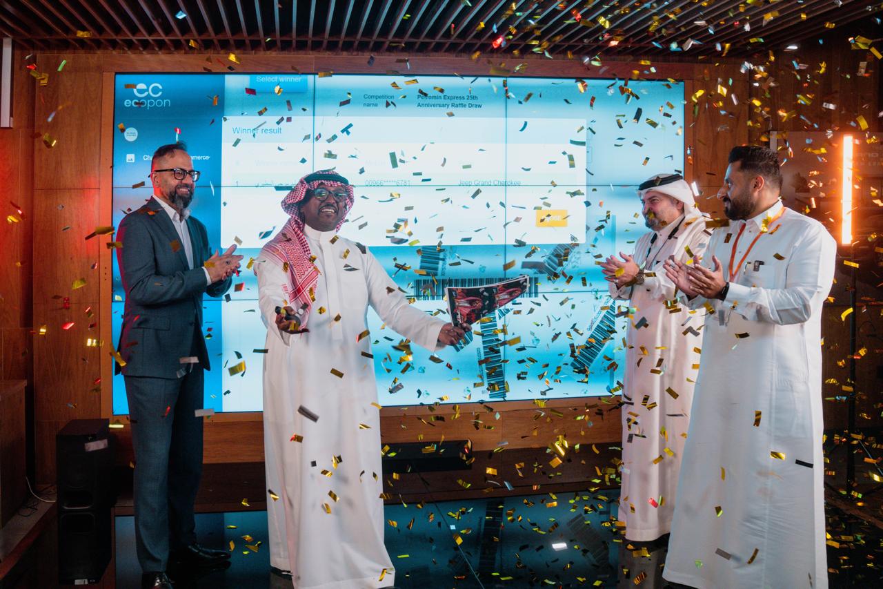Read more about the article تحتفل بترومين إكسبرس بمرور 25 عامًا بإطلاق حملة “اصبح مليونيرًا” وتقديم سيارة جيب جراند شيروكي كجائزة، مع الإعلان عن الفائز الأول بحضور ممثلين من منصة إي-كوبون وغرفة مكة التجارية