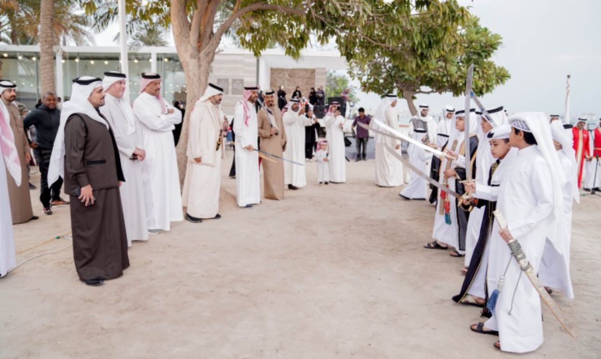 You are currently viewing هيئة البحرين للثقافة والآثار تُشيد بدور الشيخ الدكتور جاسم السعيدي في معسكر تدريب العرضة البحرينية