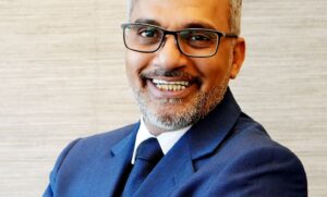 وليد عطا الله يُضيء سماء الموضة في السعودية بمشاركة استثنائية في معرض “Top Fashion”