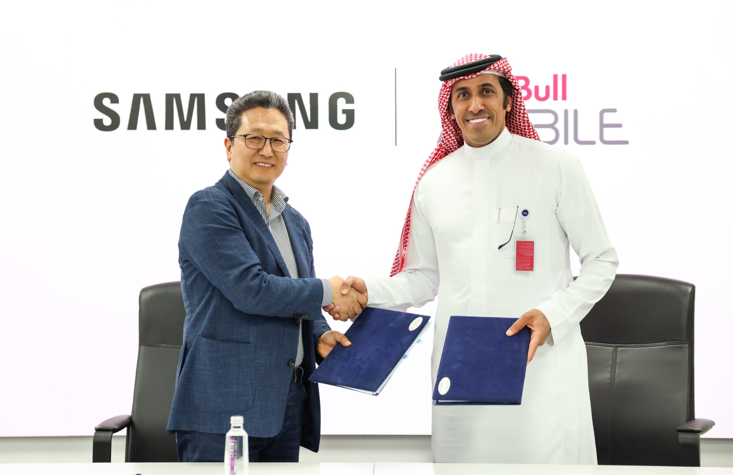 You are currently viewing سامسونج السعودية للإلكترونيات تُوقّع اتفاقية استراتيجية مع ريد بُل موبايل السعودية في تعاون فريد من نوعه في المملكة