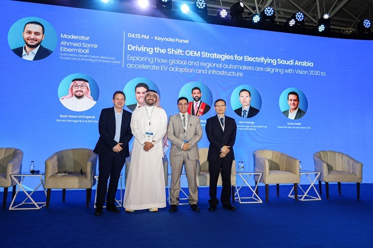 You are currently viewing iCAUR steals the spotlight at Riyadh’s EV Auto Show with Middle East debut of the V27 REEV SUV