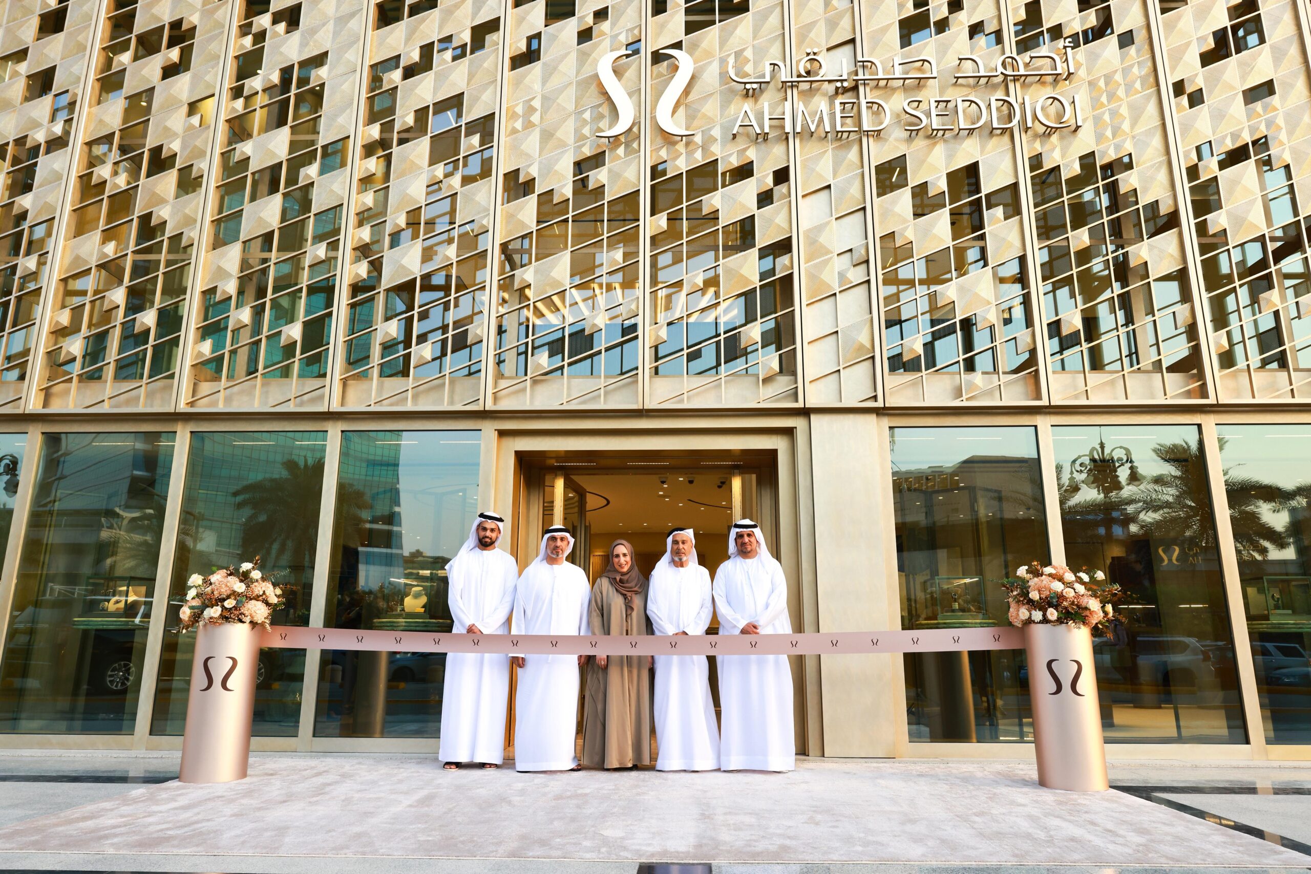 You are currently viewing شركة أحمد صديقي تطلق أعمالها في المملكة العربية السعودية، معلنة فصلًا جديدًا بباقة من العلامات الفاخرة  فخامة خالدة وفصل جديد للعلامة التجارية في المملكة العربية السعودية