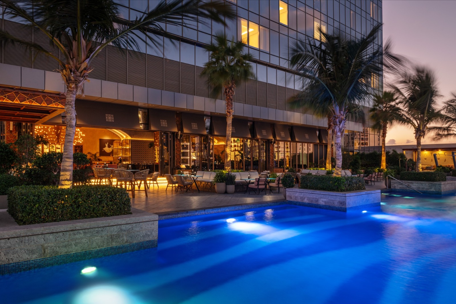 You are currently viewing فندق سانت ريجيس دبي، النخلة ومطعم “رويا” دبي يقدمان تجربة فاخرة من المذاق والرفاهية خلال شهر أكتوبر يرجى تنزيل صور مطعم رويا من هنا