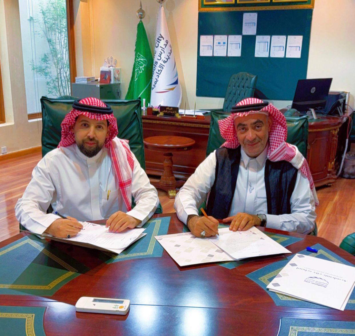 You are currently viewing توقيع اتفاقية تحالف بين أكاديمية الصارم البتار للفروسية والمدينة الأكاديمية في الرياض