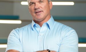 مارك ثورموند، الرئيس التنفيذي المشارك لدى تينابل، يلقي كلمة رئيسية خلال فعاليات بلاك هات الشرق الأوسط 2025