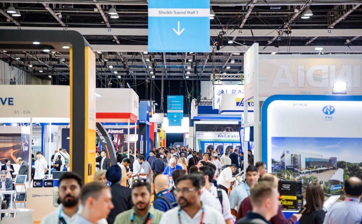 You are currently viewing معرض أوتوميكانيكا دبي يستعرض جهود دولة الإمارات في مجال خفض انبعاثات الكربون من خلال المركبات العاملة بالطاقة البديلة