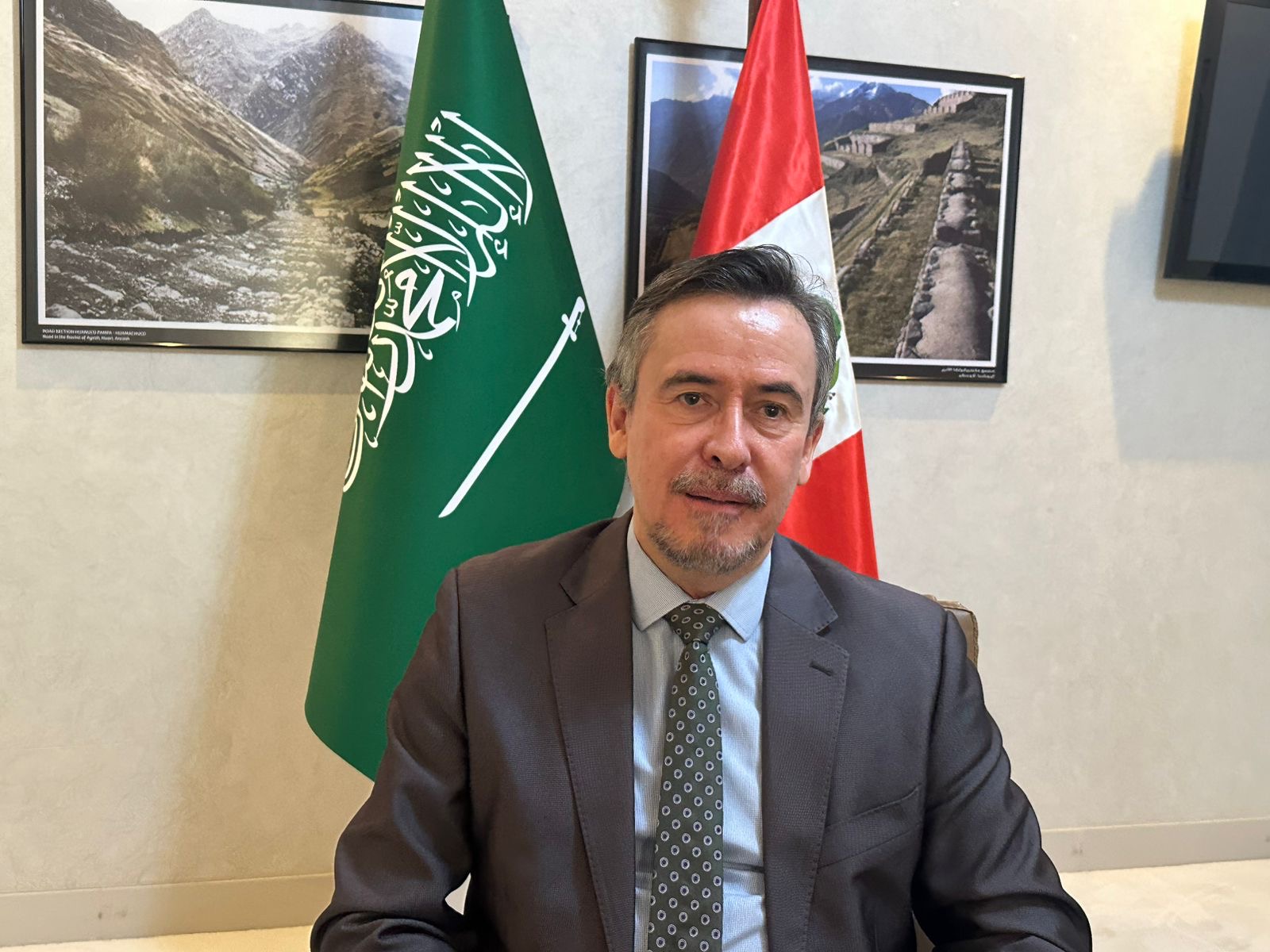 You are currently viewing سفير بيرو بالرياض: المطبخ البيروفي جسر ثقافي يجمع الشعوب… ومهرجان الرياض يعكس قوة العلاقات مع المملكة