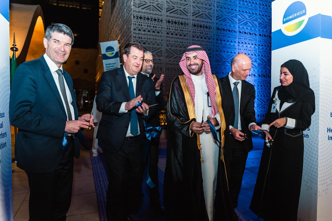 You are currently viewing On the occasion of the inauguration of its regional headquarters in Riyadh, bioMérieux signs a memorandum of understanding with the Ministry of Health