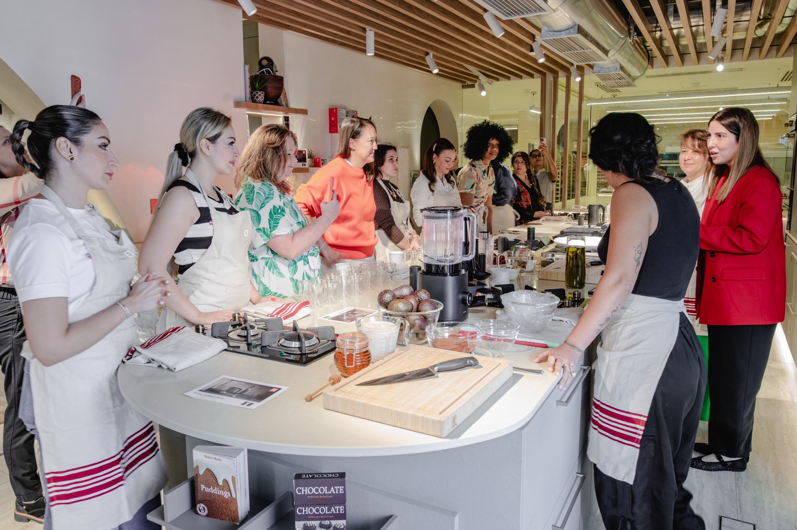 You are currently viewing تافولا تستضيف تجربة طهي حصرية في مطعم “ثري باي إيفا” لعرض أجهزة ZWILLING Xtend  الجديدة