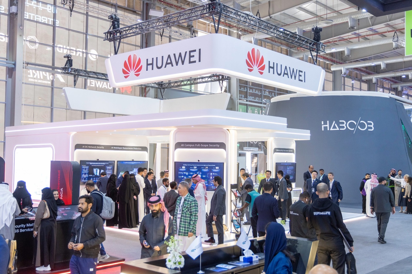 You are currently viewing Huawei Advances AI-Powered Cybersecurity at Black Hat MEA 2025