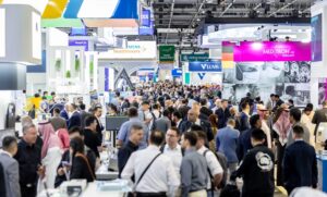 معرض الصحة العالمي في دبي يطلق منطقة متخصصة في التكنولوجيا الحيوية وعلوم الحياة لمواكبة تسارع نمو القطاع عالمياً • من المتوقع أن يصل حجم سوق التكنولوجيا الحيوية في دول مجلس التعاون الخليجي إلى 2.6 مليار دولار أمريكي بحلول عام 2028، مع قيادة الإمارات العربية المتحدة والمملكة العربية السعودية للنمو في المنطقة؛ ومن المتوقع أن يتجاوز حجم السوق العالمي 4 تريليونات دولار أمريكي في عام 2035. • تُشكل التكنولوجيا الحيوية وعلوم الحياة جسراً استراتيجياً يربط بين آخر الأبحاث والتحولات الواقعية في قطاع الرعاية الصحية. • سيُقام معرض الصحة العالمي (دبليو إتش إكس) في دبي، المعروف سابقاً باسم معرض الصحة العربي، في مركز دبي للمعارض بمدينة إكسبو دبي في الفترة الممتدة من 9 إلى 12 فبراير 2026، حيث سيشهد الحدث مشاركة أكثر من 235 ألف زائر متخصص و4,300 عارض، في أكبر حدث للرعاية الصحية في عام 2026.