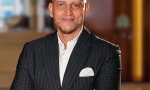 كفاح بن حسين يتولى إدارة جبل عمر حياة ريجنسي مكة