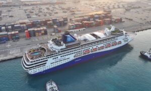 كروز السعودية تستقبل أولى رحلات سيليستيال في جدّة بمراسم تبادل الدروع الترحيبية