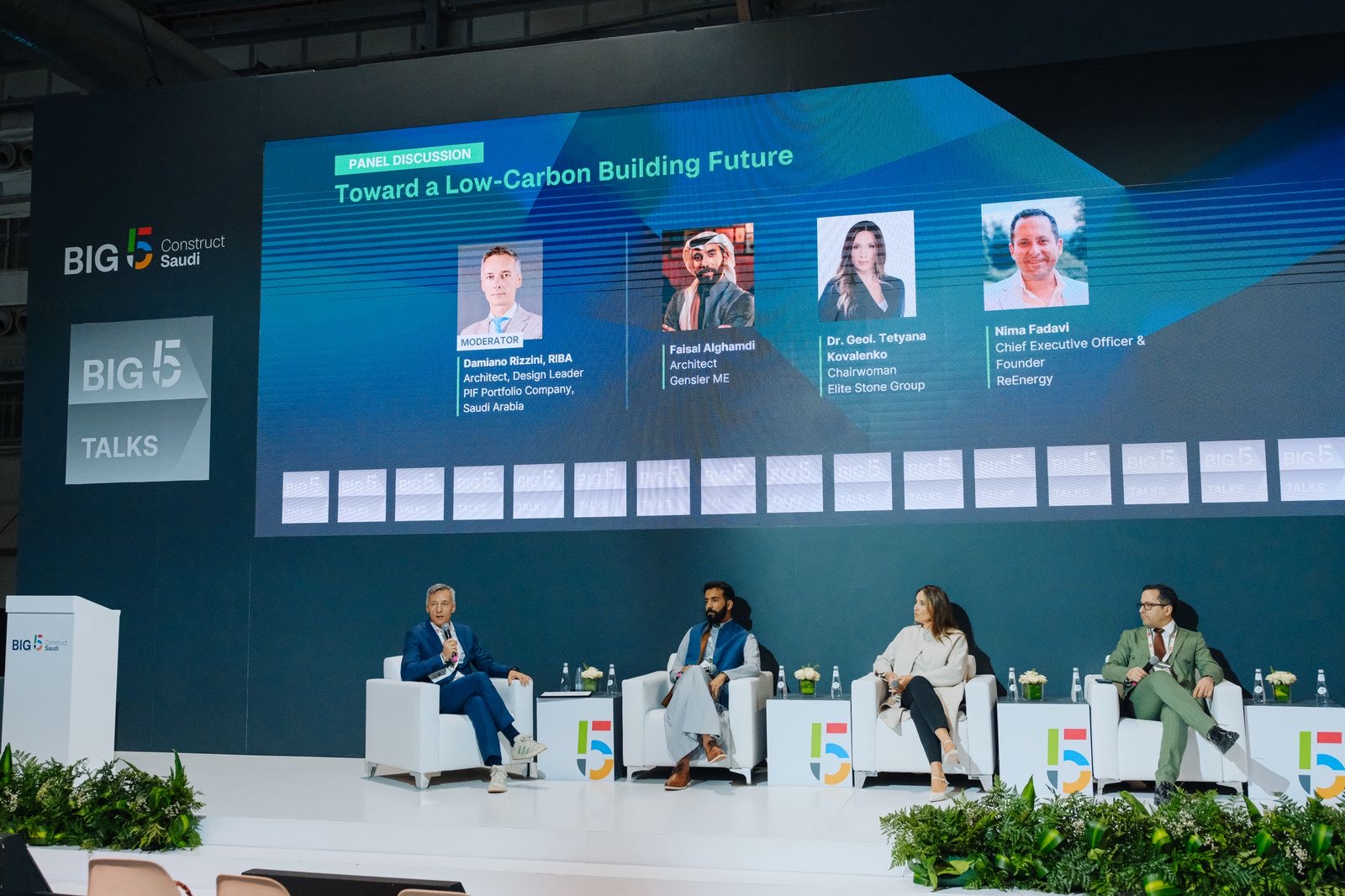 You are currently viewing معرض Big 5 Construct Saudi يختتم اليوم دورة يناير وسط حوار صُنّاع القطاع وإبرام الصفقات وتعزيز التعاون، في مؤشر على تنامي التفاؤل بقطاع البناء في المملكة