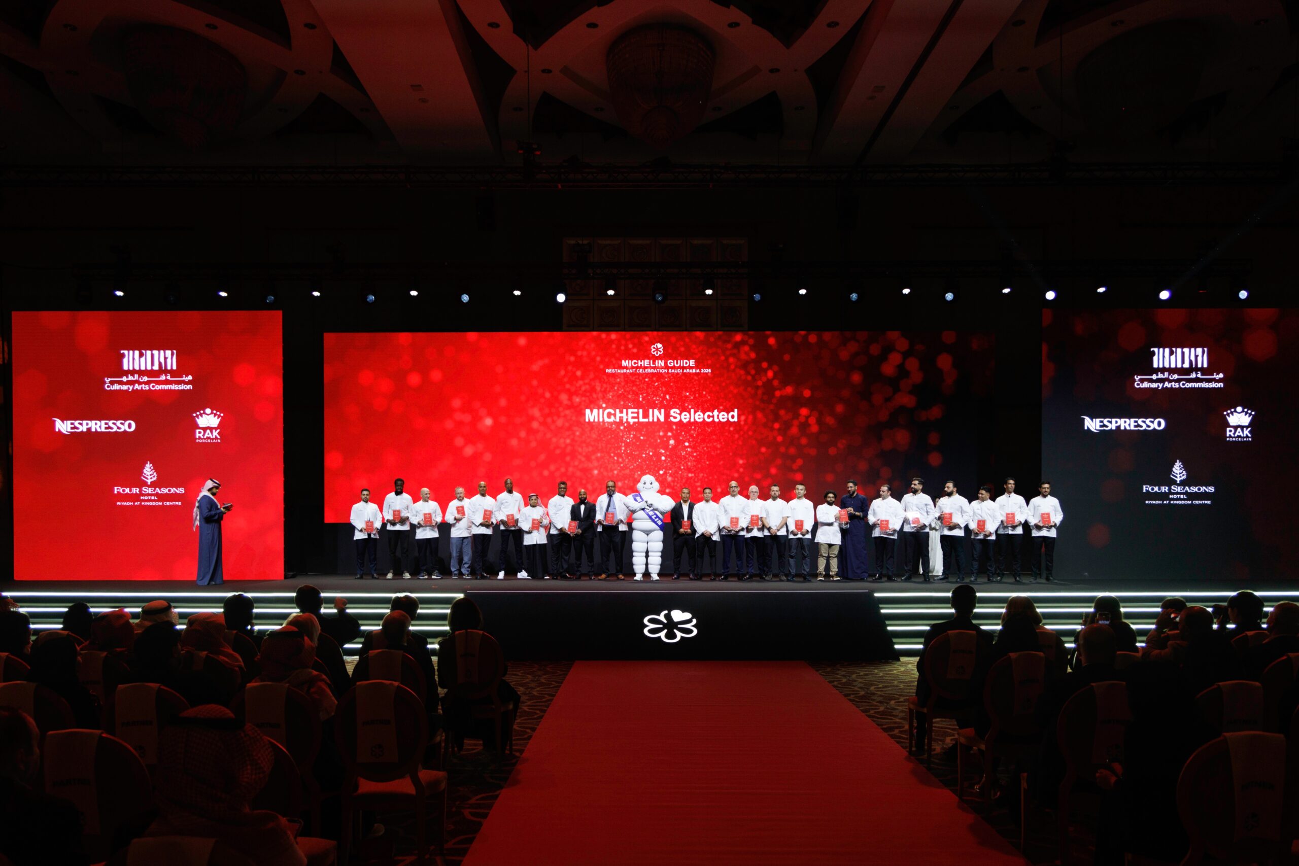 You are currently viewing الإعلان عن 3 جوائز خاصة خلال احتفال دليل ميشلان للمطاعم 2026  في السعودية  •	يضم دليل ميشلان السعودية 2026 51 مطعماً. •	حصل 11 مطعماً على تمييز بيب جورماند، فيما أُدرج 40 مطعماً آخر ضمن الاختيار لهذا العام. •	تم الإعلان عن  3جوائز خاصة خلال الحفل.