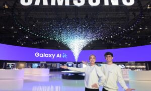 سامسونج ترتقي بميزة Galaxy AI ومنظومتها المتصلة خلال مشاركتها في مؤتمر MWC 2026  بعد النجاح اللافت لفعالية Galaxy Unpacked، سامسونج تستعرض سلسلة أجهزة Galaxy S26 وتكشف عن رؤيتها حول وكلاء الذكاء الاصطناعي مع تعزيز التجارب التي توفرها منظومة الشركة من خلال سلسلة أجهزة Galaxy S والأجهزة القابلة للارتداء