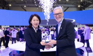 سامسونج Galaxy S26 Ultra يحصد جائزة “أفضل جهاز” ضمن جوائز المحمول العالمية خلال مؤتمر MWC 2026  الجهاز الرائد من سامسونج ينال أعلى تكريم تقديراً لما يتضمنه من ابتكارات نوعية ومؤثرة في تقنيات الأجهزة المحمولة