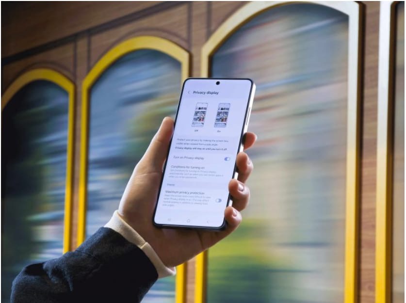 You are currently viewing Samsung Electronics Abolishes the “Privacy Tax”: The Galaxy S26 Ultra’s Integrated Privacy Display Marks the End of Traditional Screen Protectors