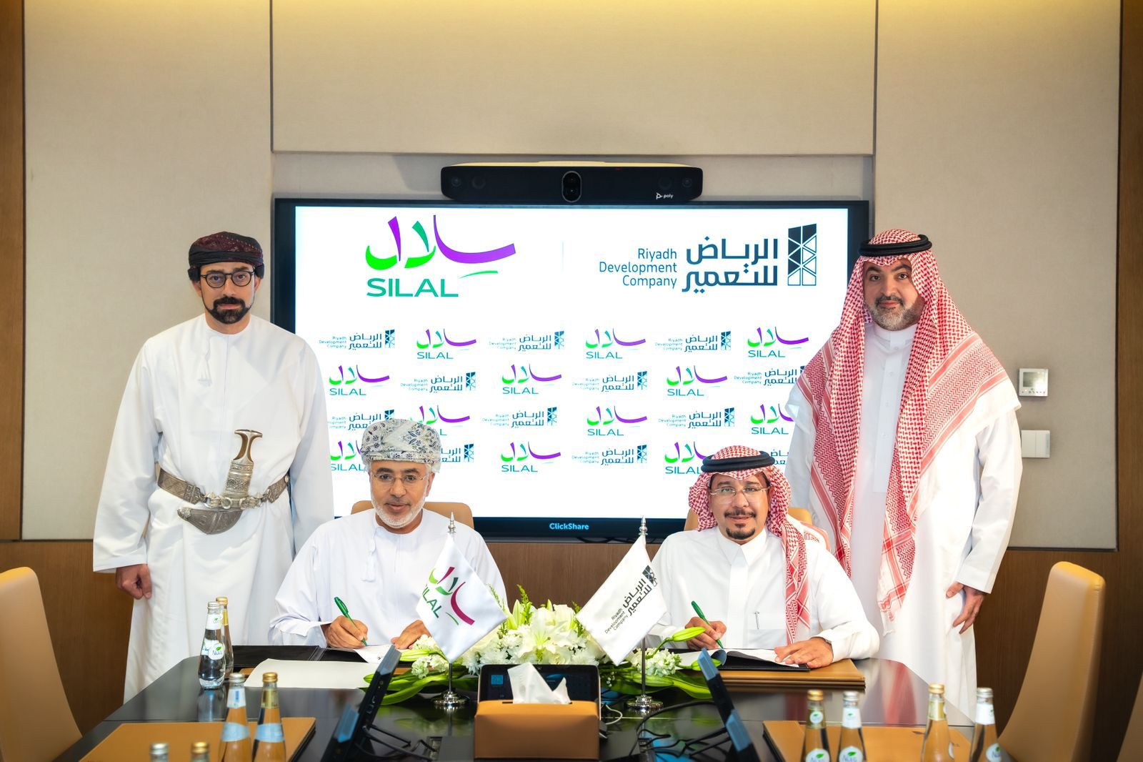 You are currently viewing الرياض للتعمير توقّع مذكرة تفاهم مع “سلال” العُمانية لتعزيز الربط اللوجستي ودعم منظومة الإمداد الغذائي