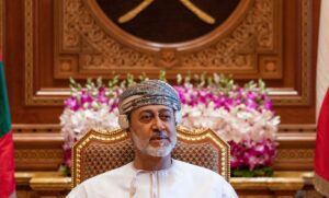 الشيخ السعيدي يشيد بعُمان ويؤكد عمق العلاقات الأخوية مع البحرين
