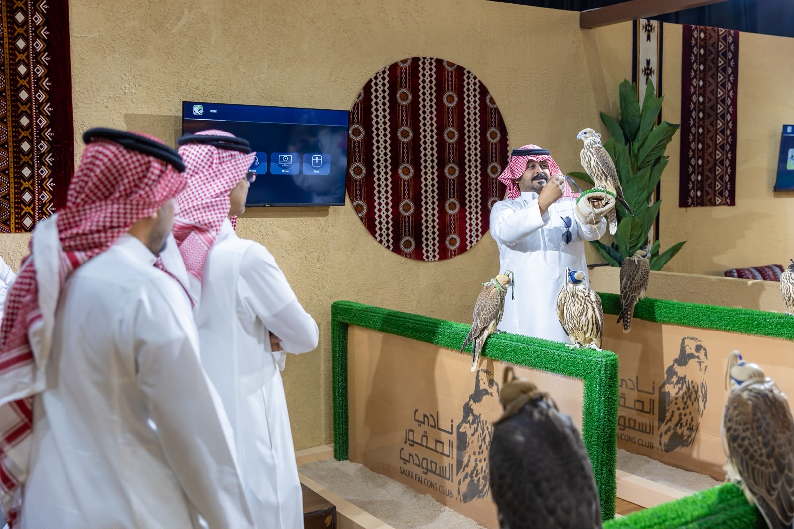 You are currently viewing المزاد الدولي لمزارع إنتاج الصقور 2026 يربط المبيعات بمنافسات تصل جوائزها إلى 50 مليون ريال