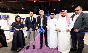 الفطيم تطلق DENZA في السعودية وتطرح طرازي B5 وB8 وتفتتح صالتي عرض رئيسيتين في الرياض وجدة