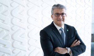 ستاندرد تشارترد: نحو ثلثي الشركات السعودية ترى الذكاء الاصطناعي عاملاً رئيسياً في تطوير التجارة