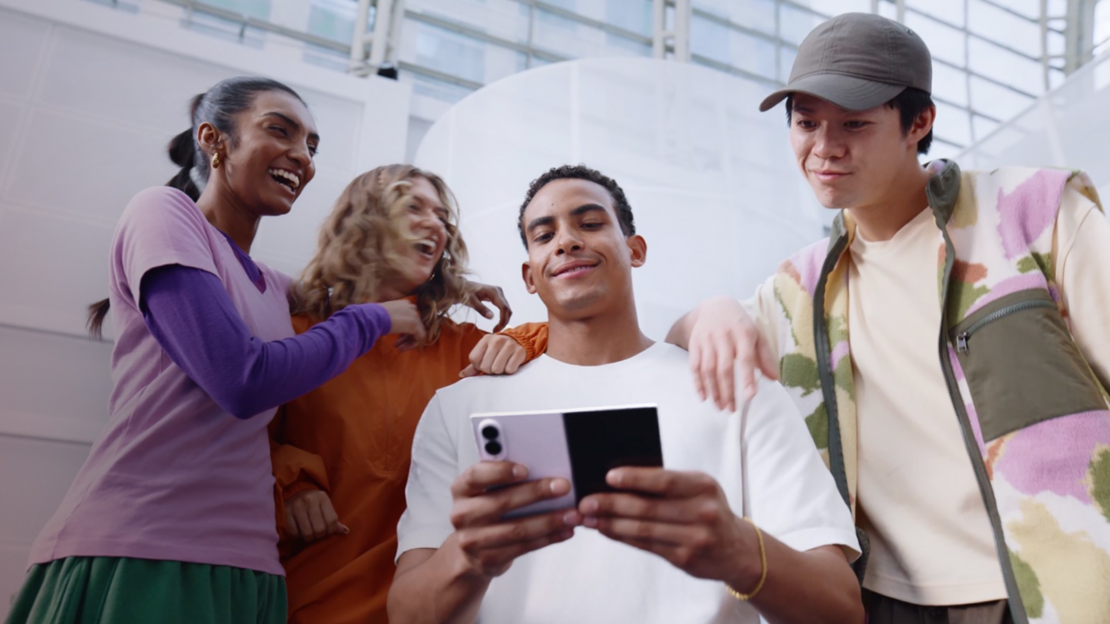 You are currently viewing Why Pay More to Wait? The Proven Value of Galaxy Foldable Ecosystem